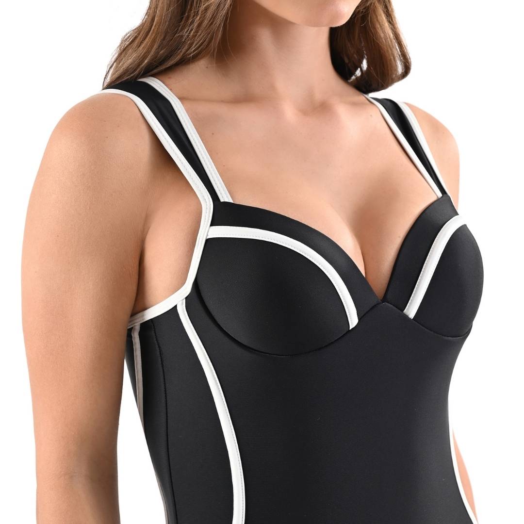 Traje de baño entero negro con delineado blanco