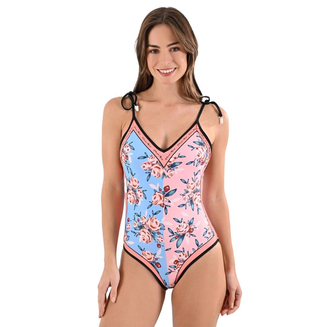 Traje de baño reversible con pareo