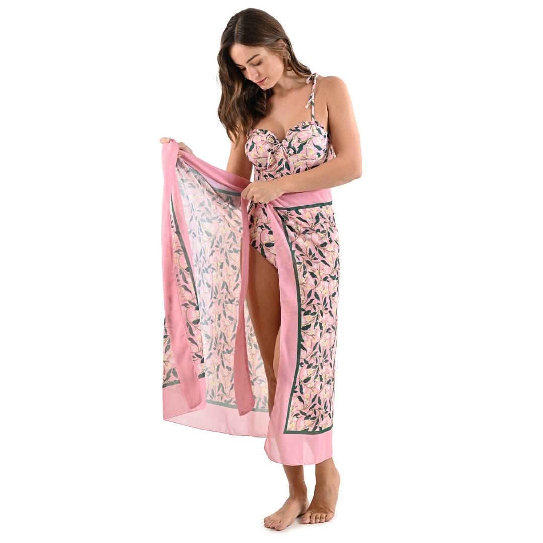 Conjunto de traje de baño entero rosa floreado con pareo